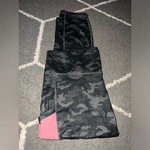 Fabletics Define PowerHold® High-Waisted 7/8 Pocket Leggings in Camo Size 1X